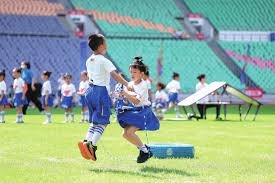 看一遍笑一遍 一个喊早了一个摔倒了 “小妖精”：你怎么炸胡看一遍笑一遍 一个喊早了一个摔倒了 “小妖精”：你怎么炸胡